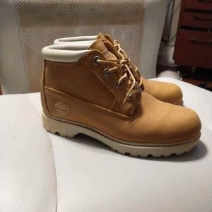 Women’s Timberlands Size 6